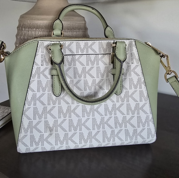 Michael Kors Satchel with wallet - Picture 2 of 9